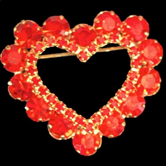 Vintage Red faceted  crystal heart pin - Picture 1 of 6